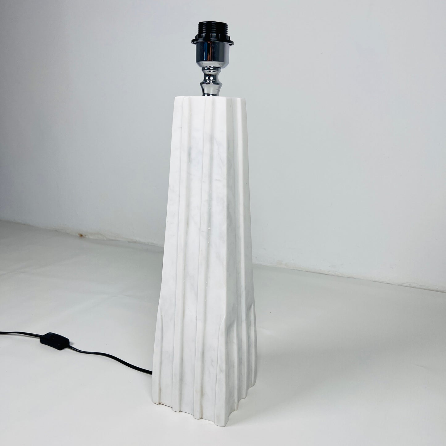 Ragged Table Lamp - Gray