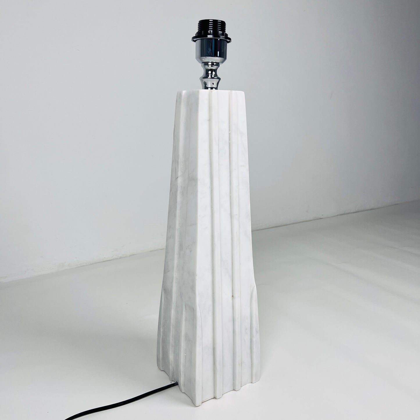 Ragged Table Lamp - Gray