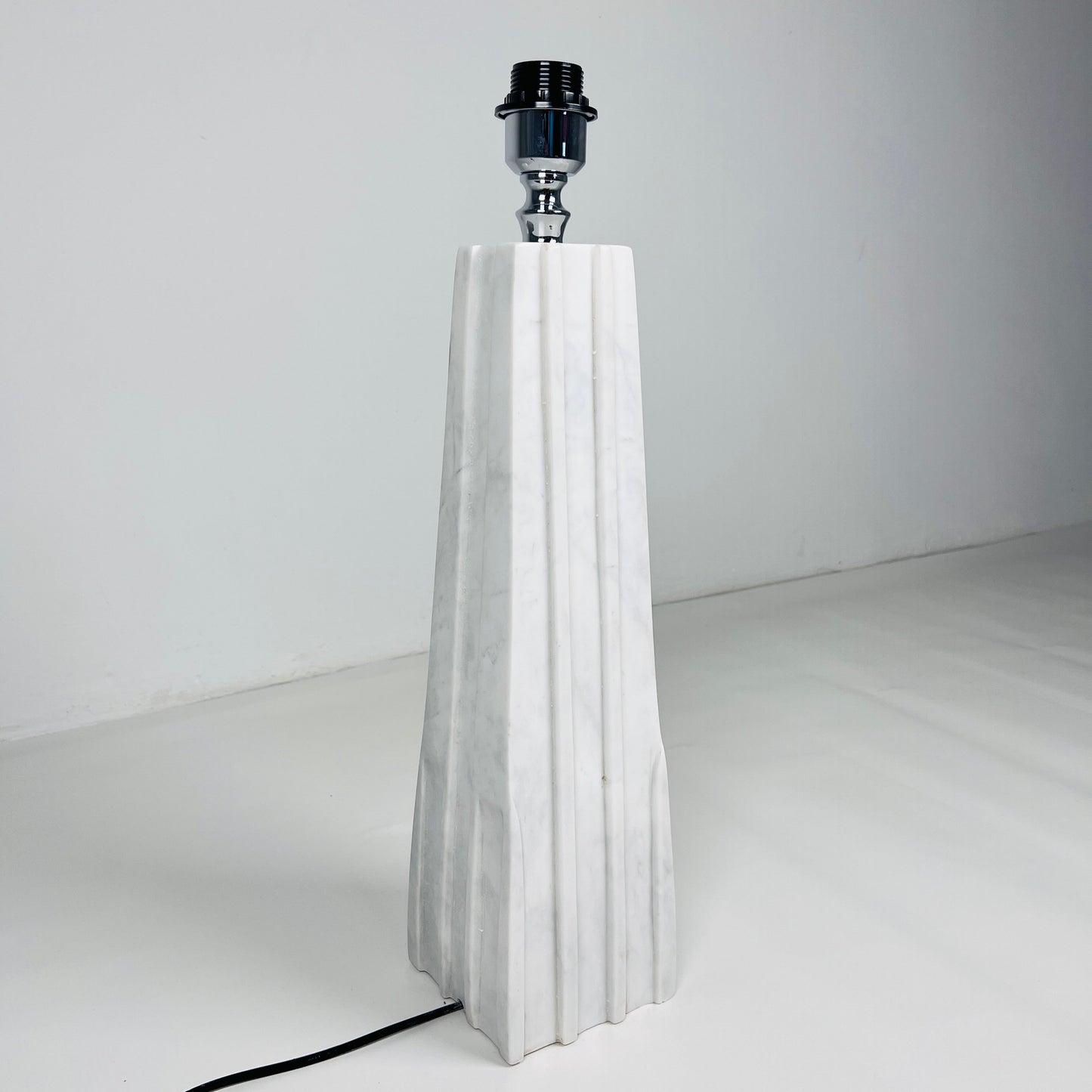 Ragged Table Lamp - Gray