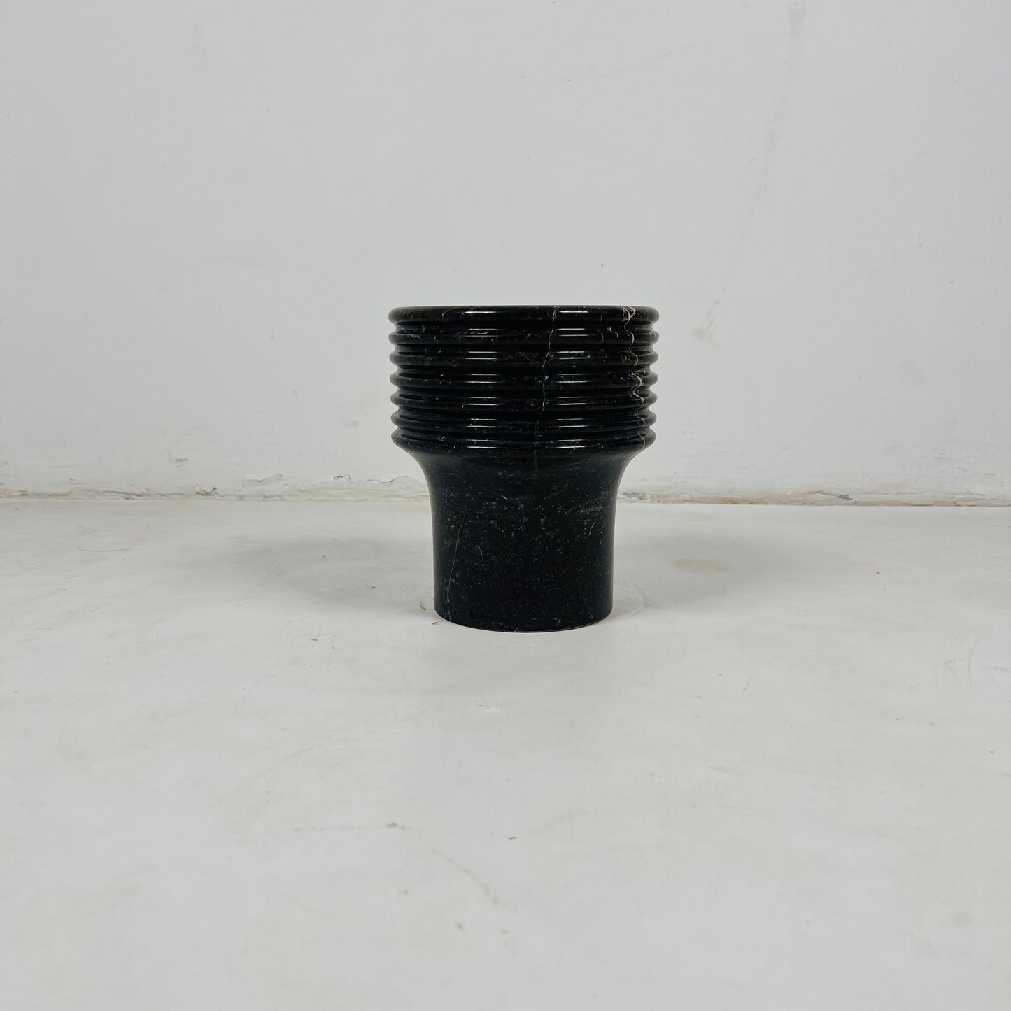 Echo Vase - Black