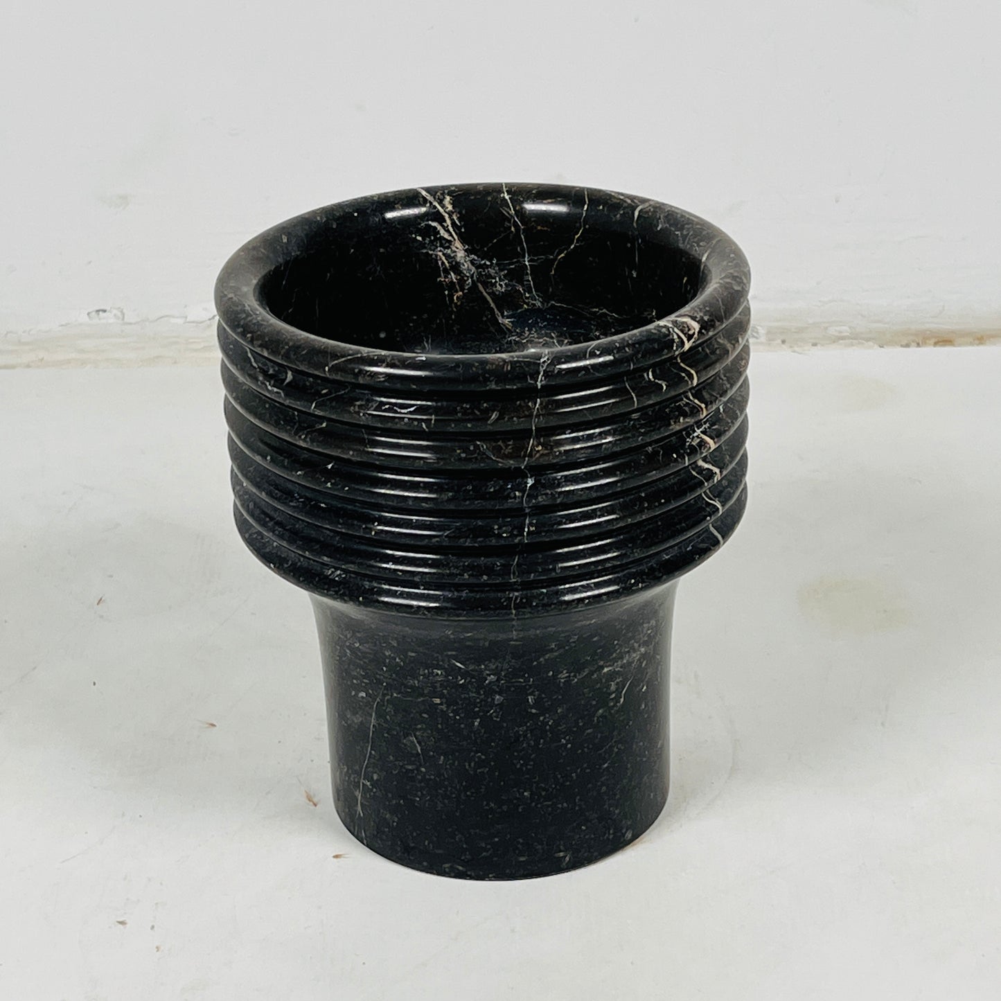 Echo Vase - Black