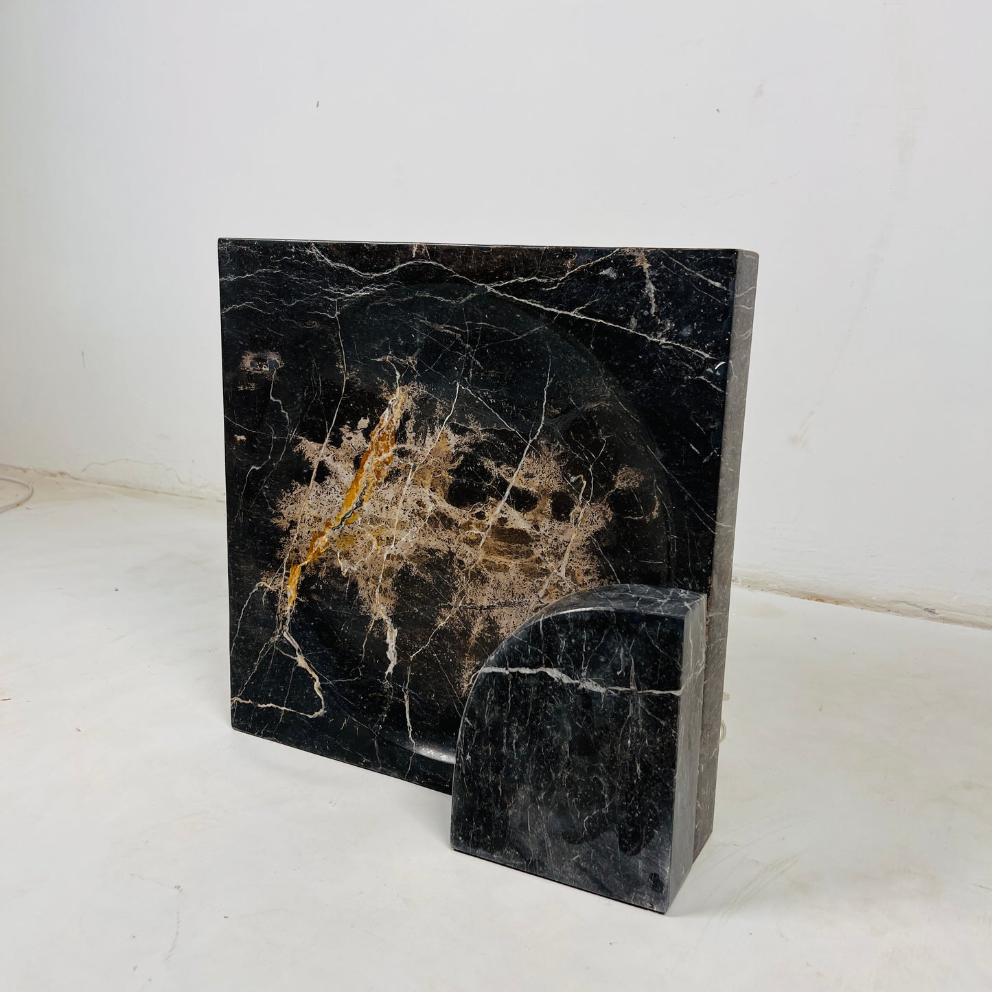 Eclipse Table Lamp - Black & Gold