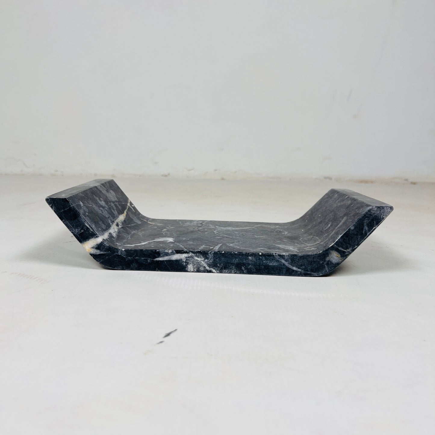 Curved Tray