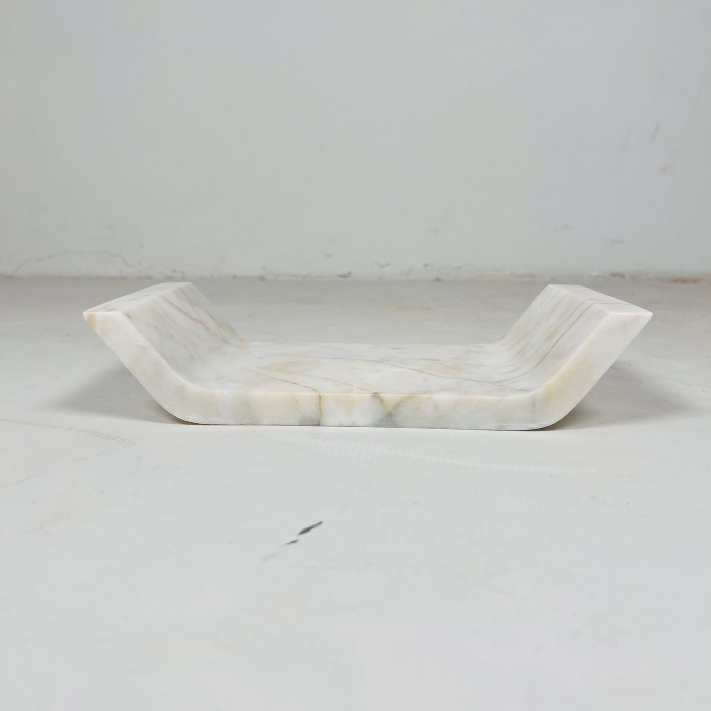 Curved Tray
