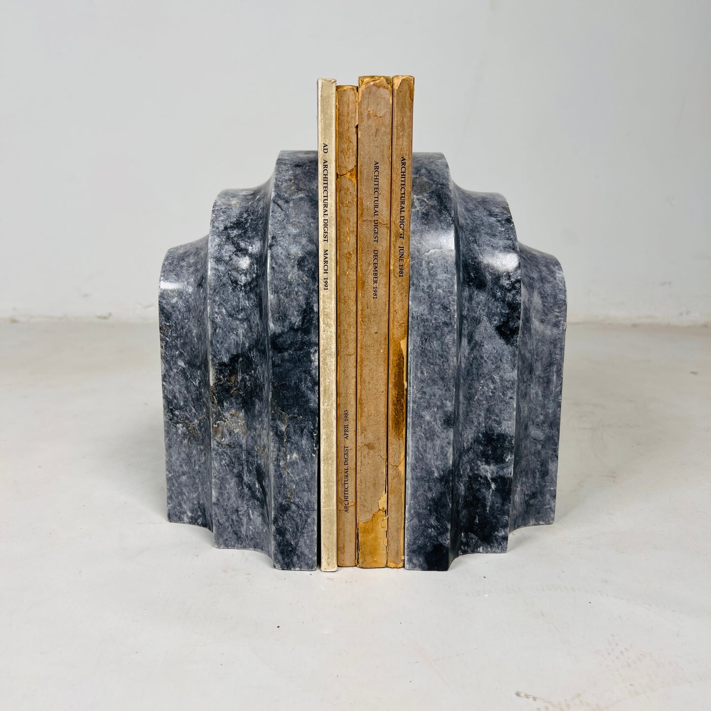 Shell Bookends Pair - Black & Blue