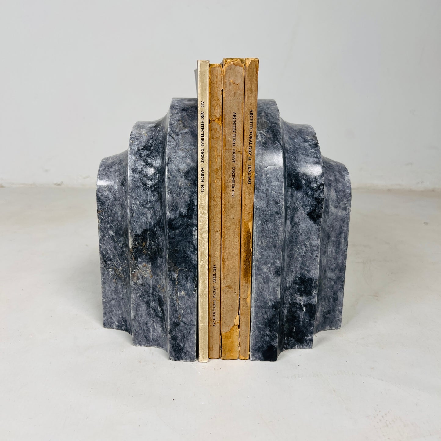 Shell Bookends Pair - Black & Blue