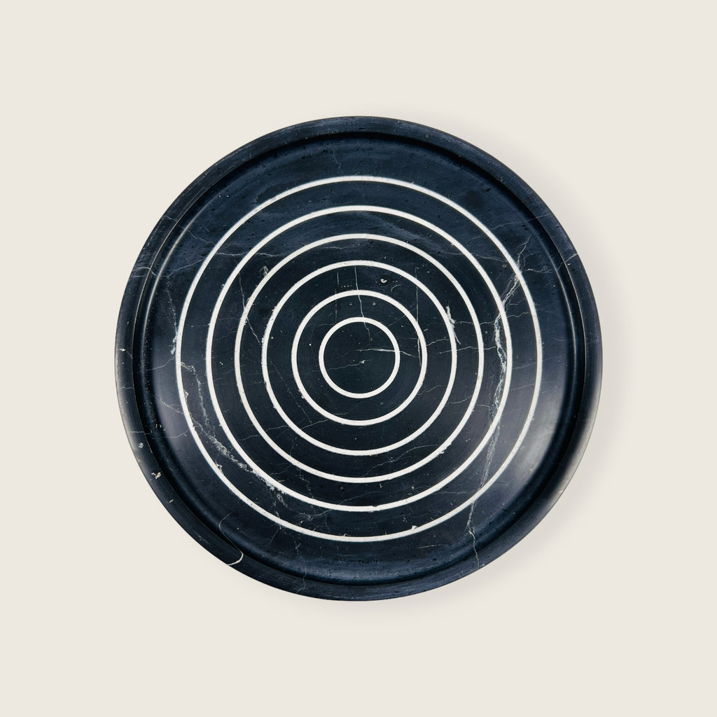 Black With White Concentric Circles Marble Plate