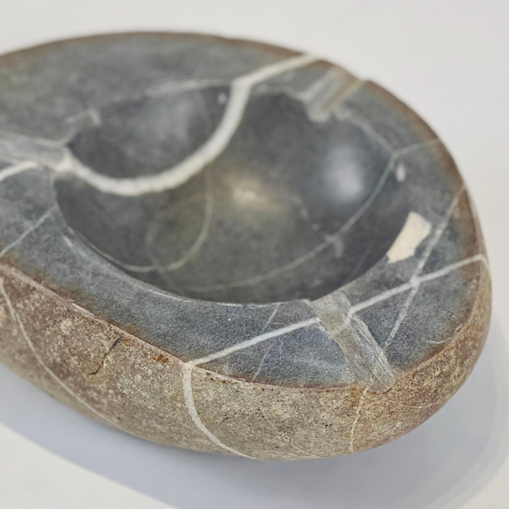 River Stone Lined Ash Tray