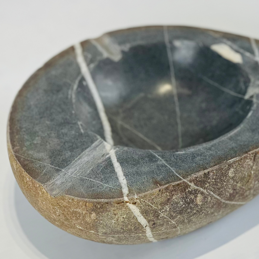 River Stone Lined Ash Tray