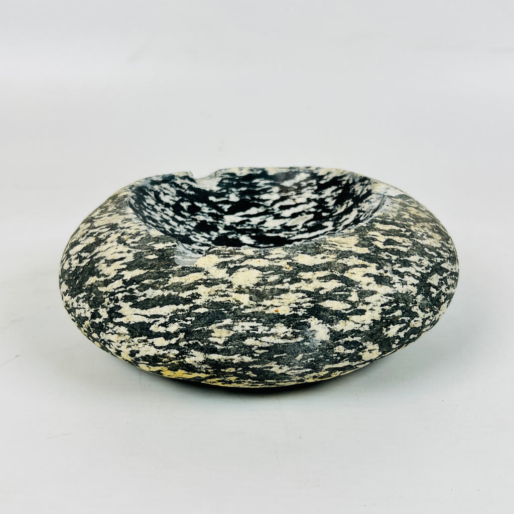 River Stone Black And White Grained Ash Tray