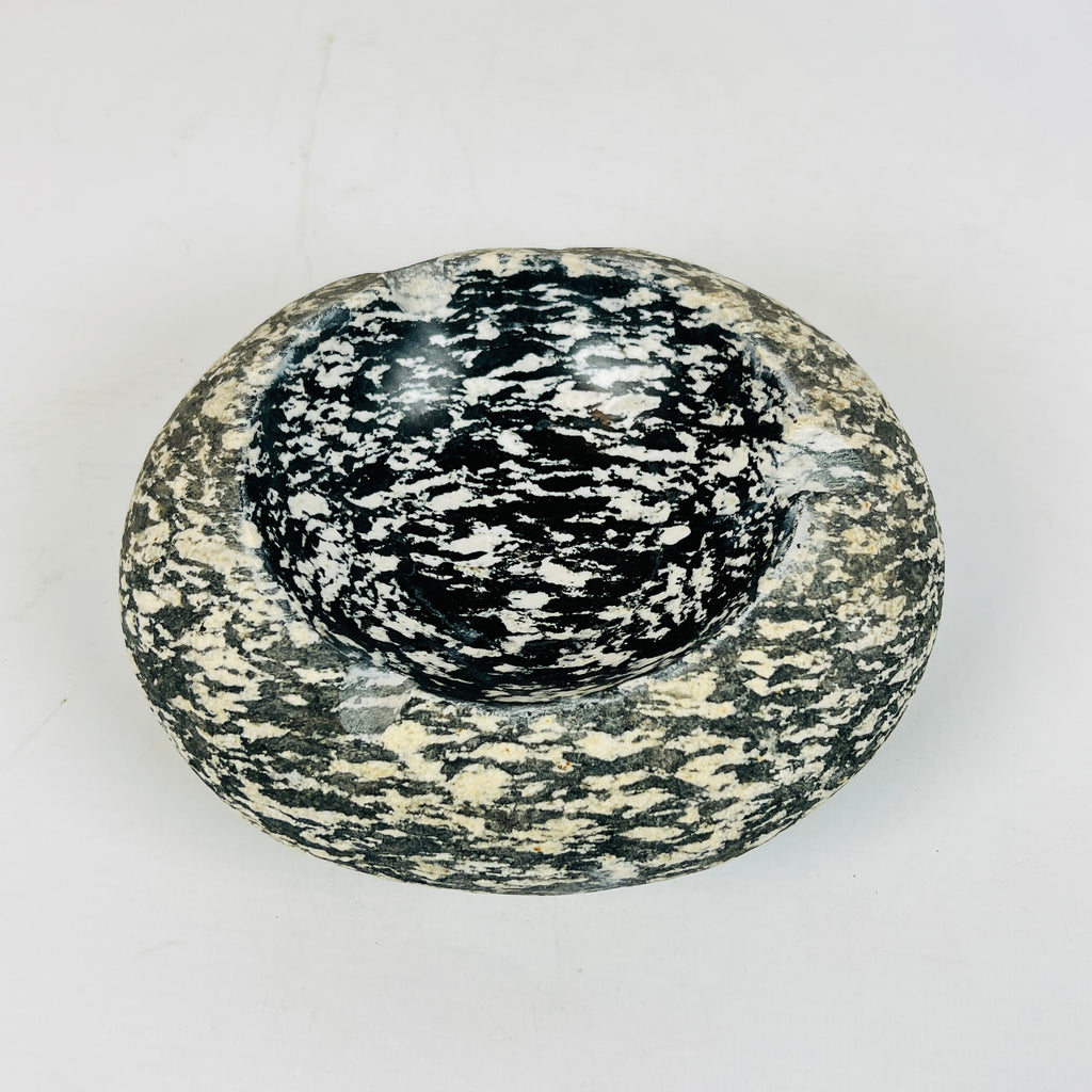 River Stone Black And White Grained Ash Tray