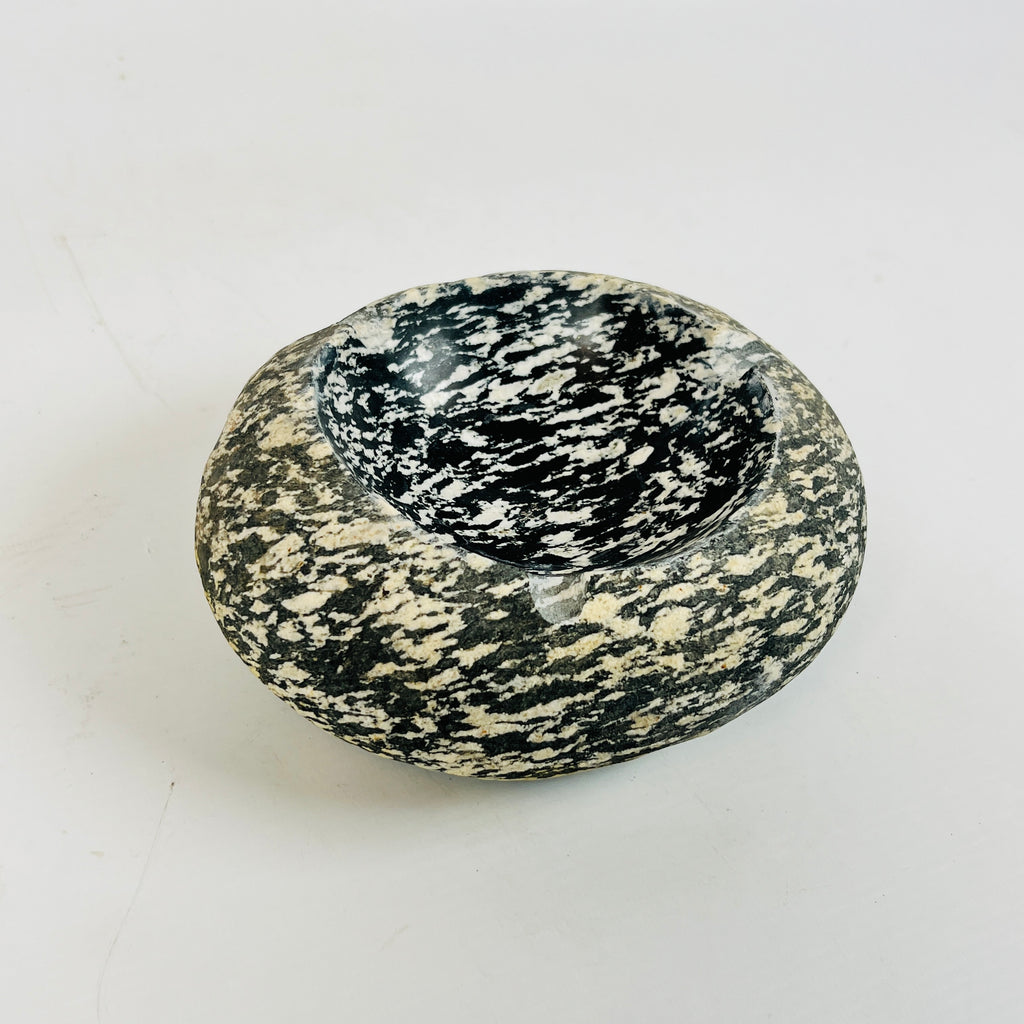 River Stone Black And White Grained Ash Tray