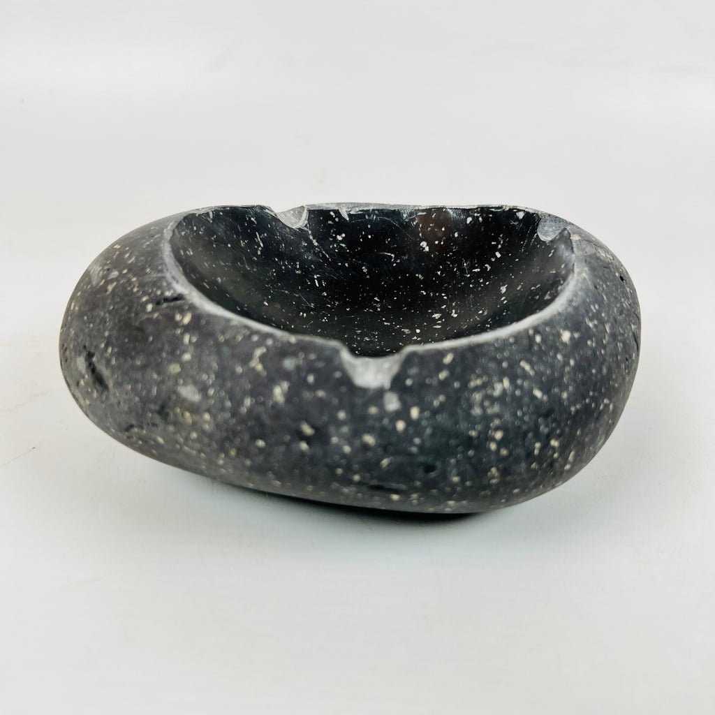 River Stone Pitch-Black Pecked Ash Tray