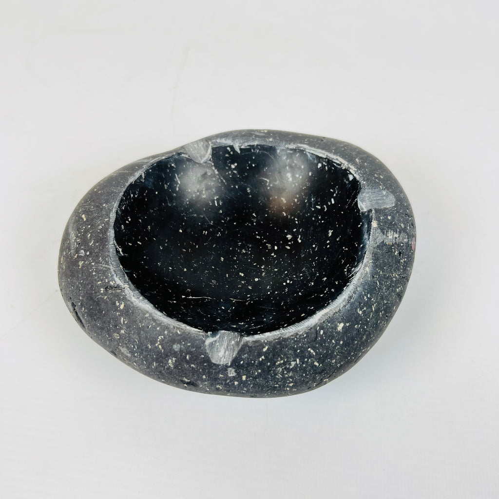 River Stone Pitch-Black Pecked Ash Tray