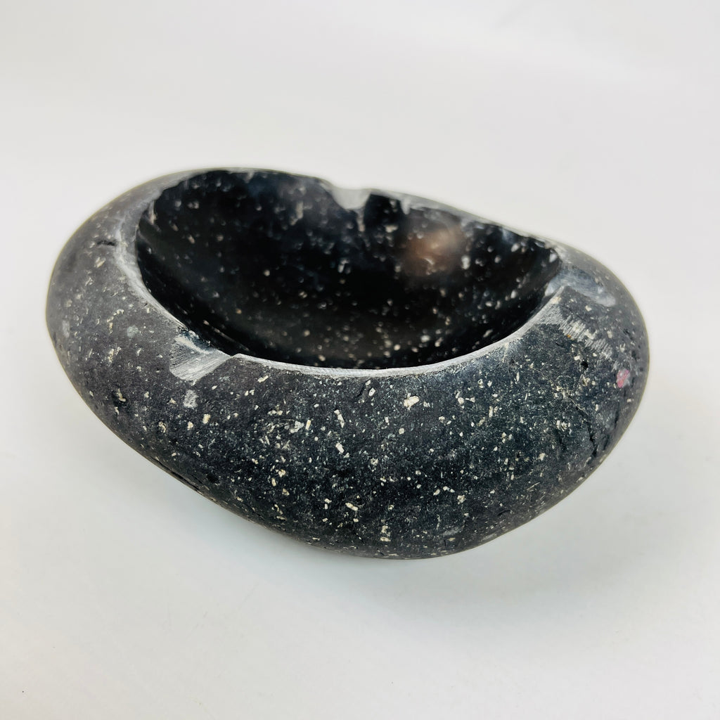 River Stone Pitch-Black Pecked Ash Tray