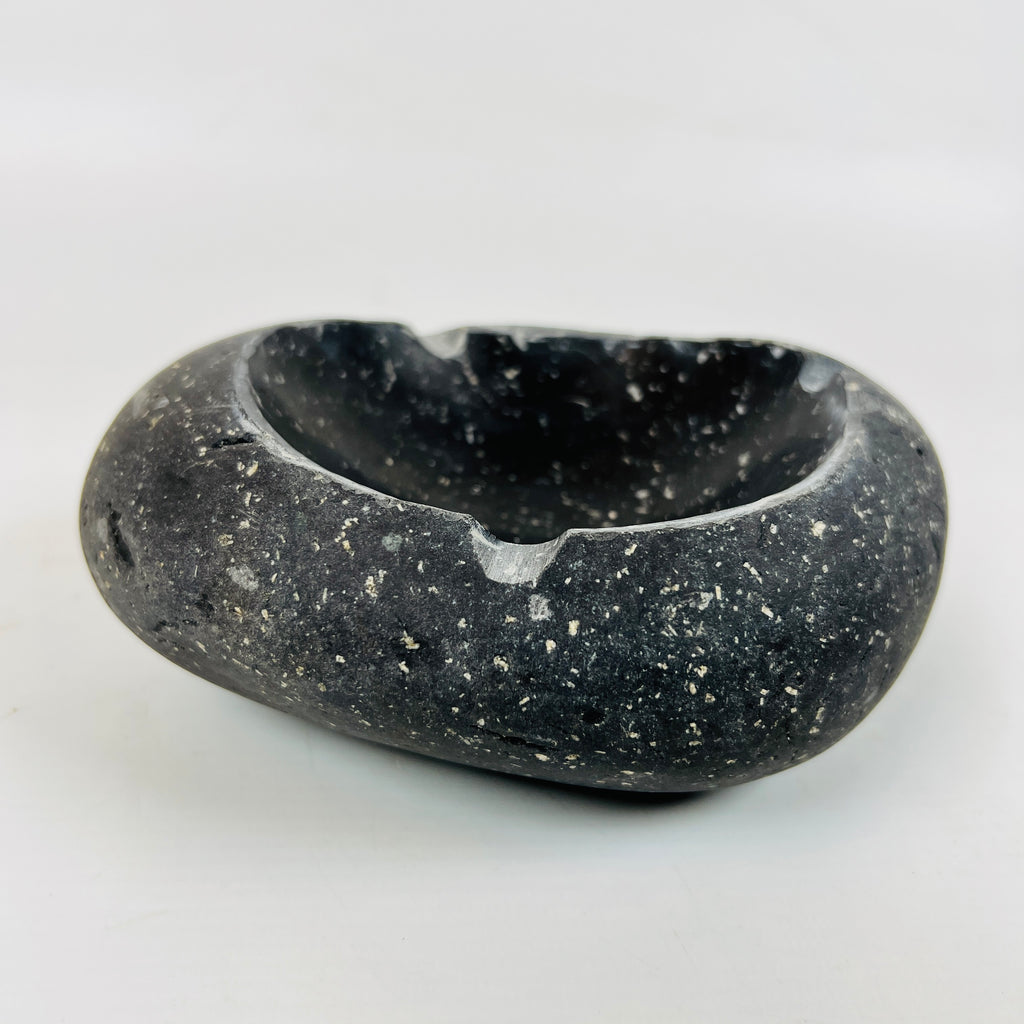 River Stone Pitch-Black Pecked Ash Tray