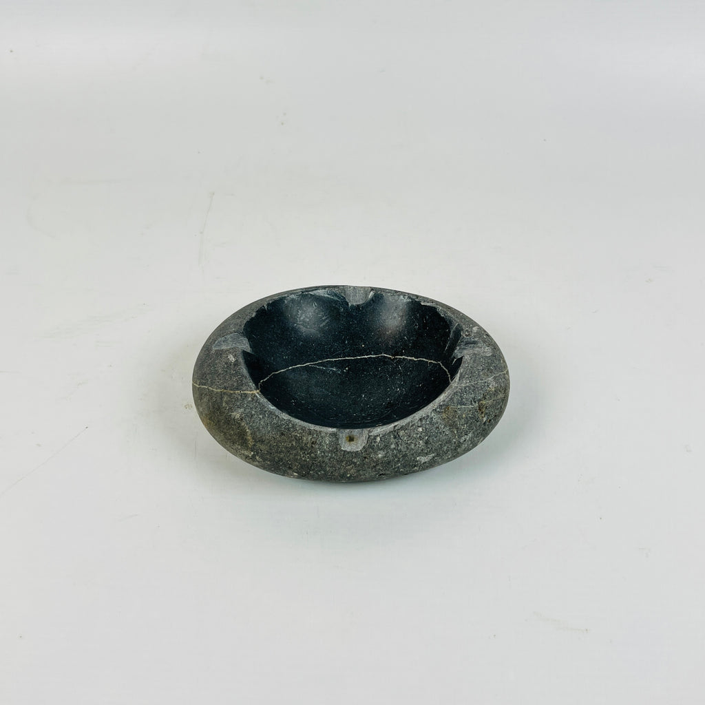 River Stone White Circular Lined Ash Tray