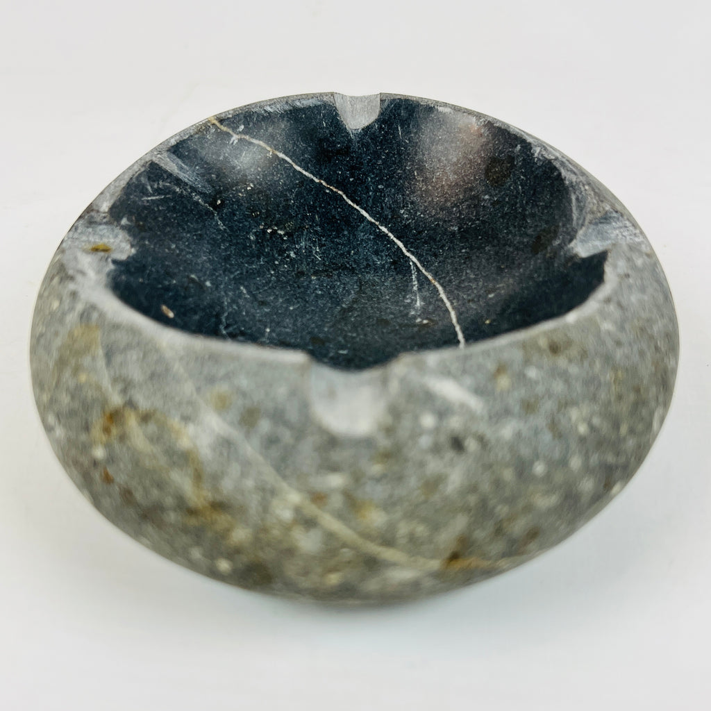 River Stone White Circular Lined Ash Tray