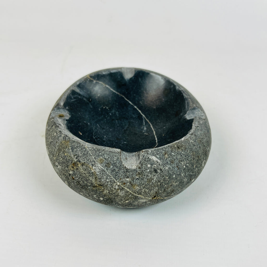 River Stone White Circular Lined Ash Tray