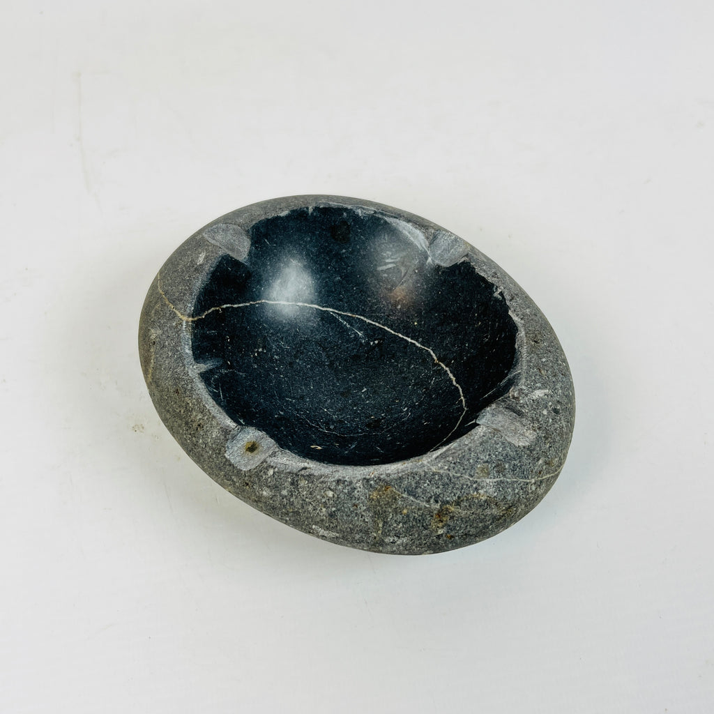 River Stone White Circular Lined Ash Tray