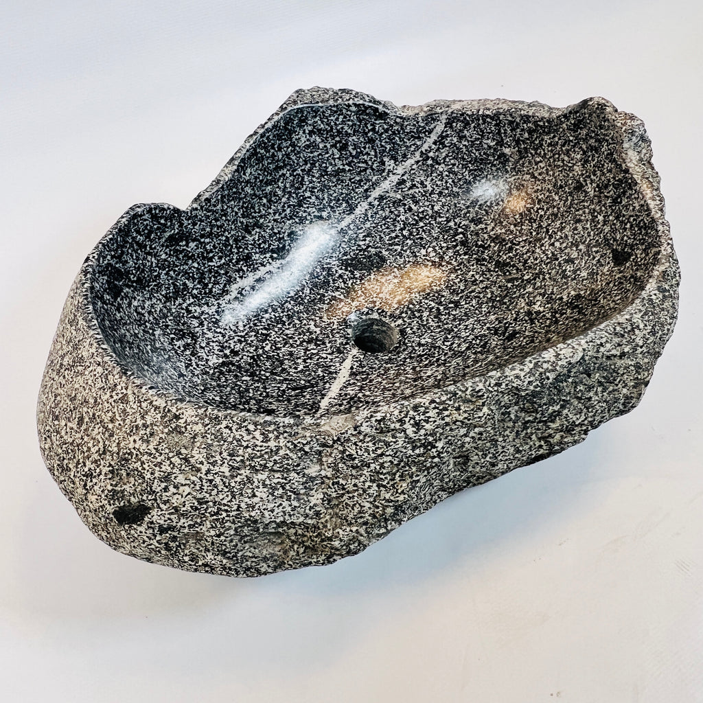 Salt And Pepper Lined River Stone Sink