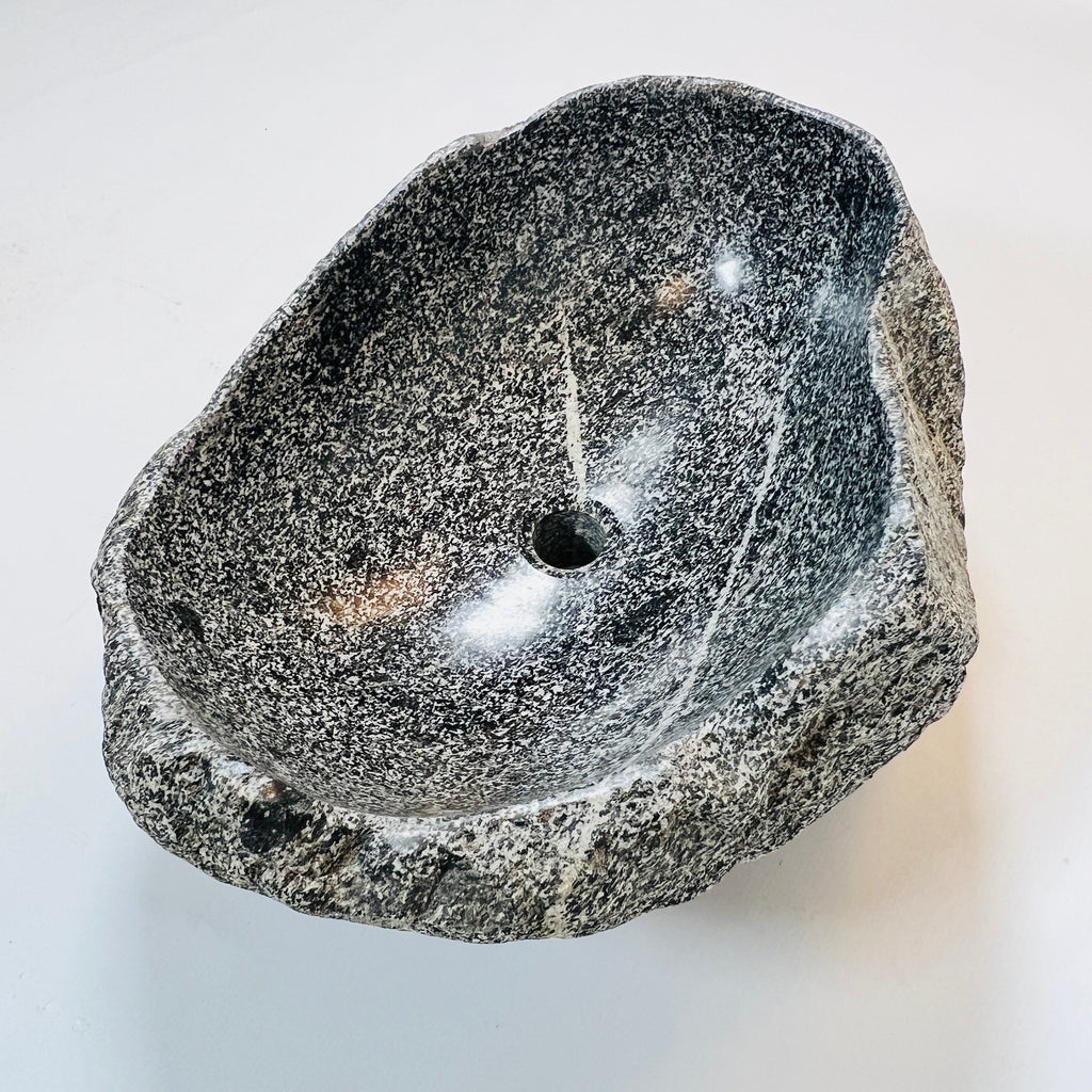 Salt And Pepper Lined River Stone Sink