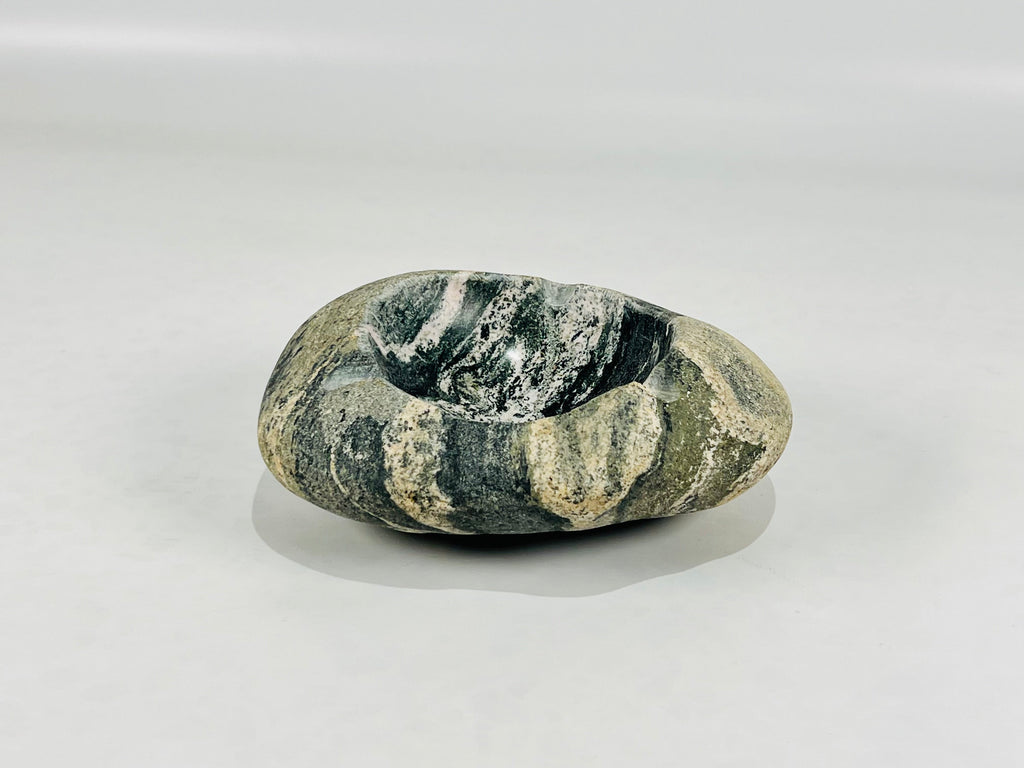 River Stone Black And White Streaks Ash Tray