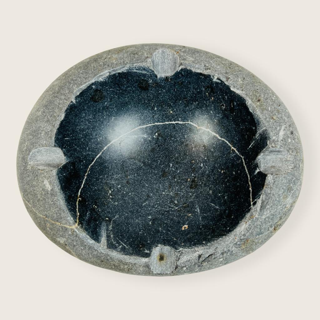 River Stone White Circular Lined Ash Tray